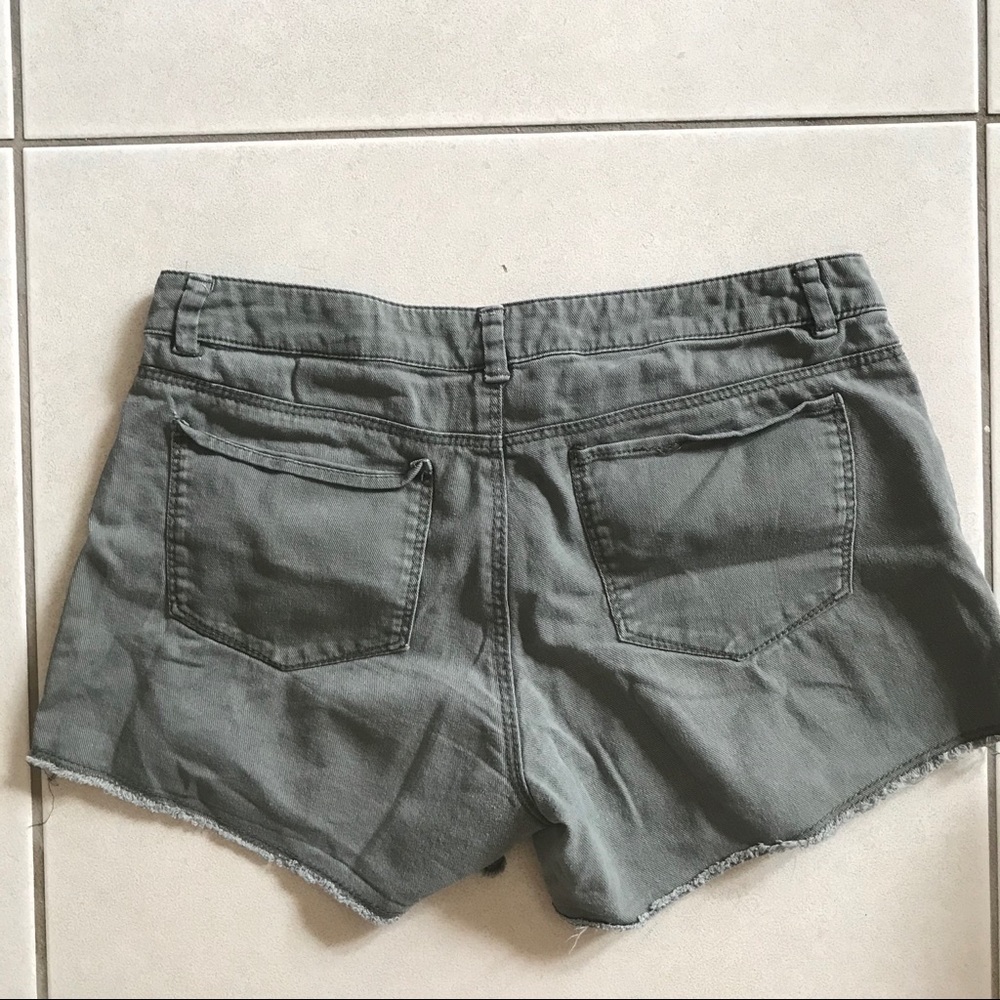 H&M SHORTS 🖤 - Picture 2 of 3